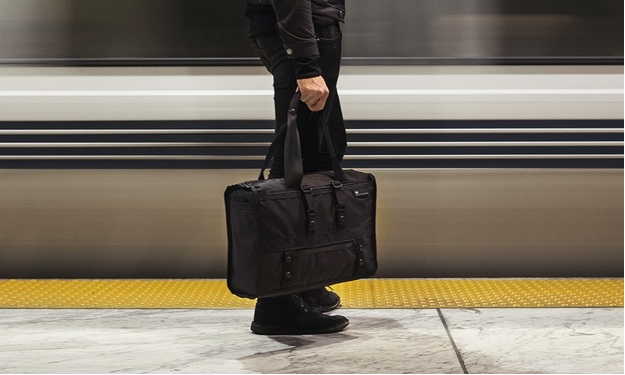 How to Choose the Right Bag for Men While Never Losing Any Masculinity?