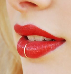 Benittamoko jewelry lip piercing